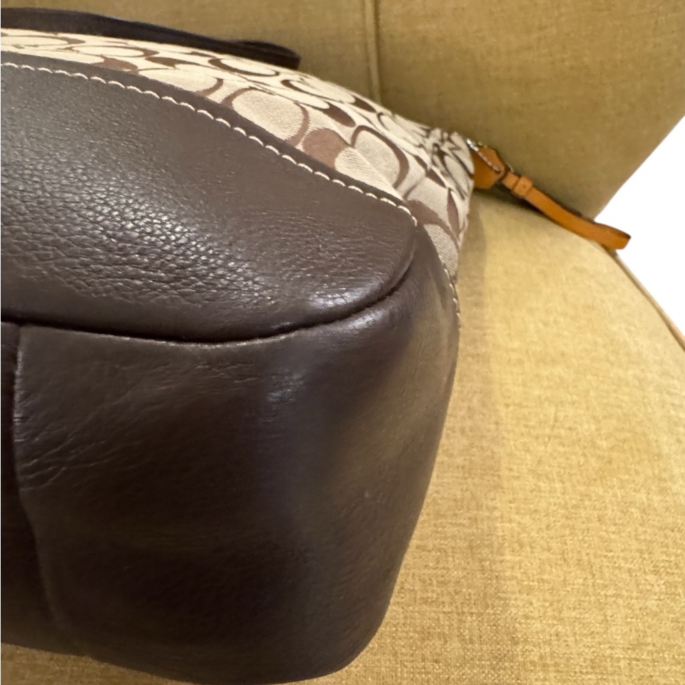 Coach Park Signature Hobo — 2013 - Picture 6 of 10